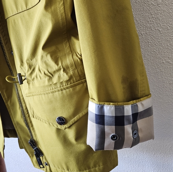 Burberry Mustard Gold Rain Jacket - Picture 6 of 16